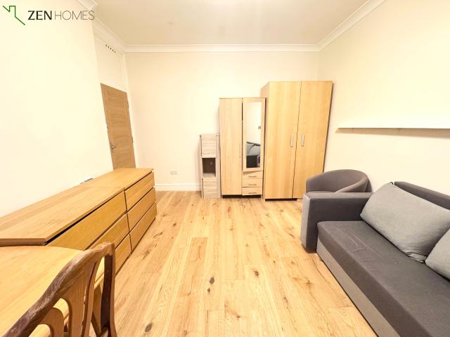 apartment in Russell Avenue, London