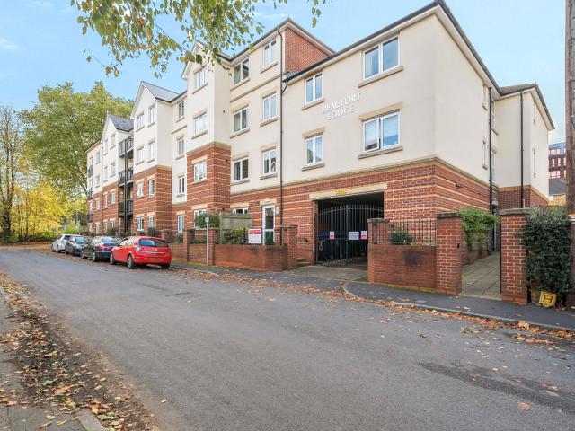 apartment in Woking