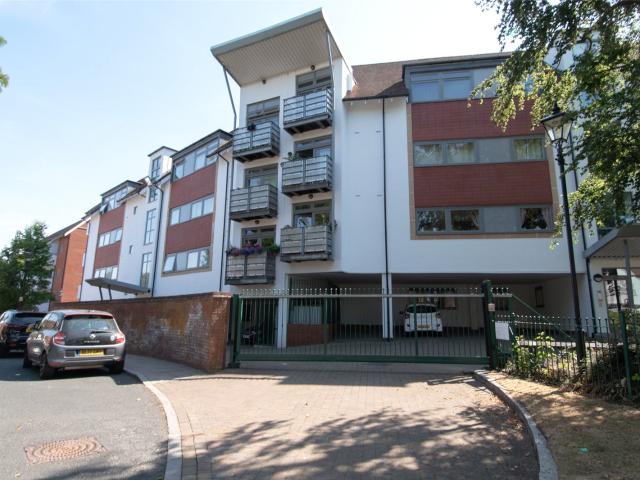 apartment in Woodbrooke Grove, Northfield, Birmingham, West Midlands, B31 2FP