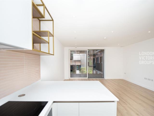 apartment in Waterview House, 12 Quay Walk, London