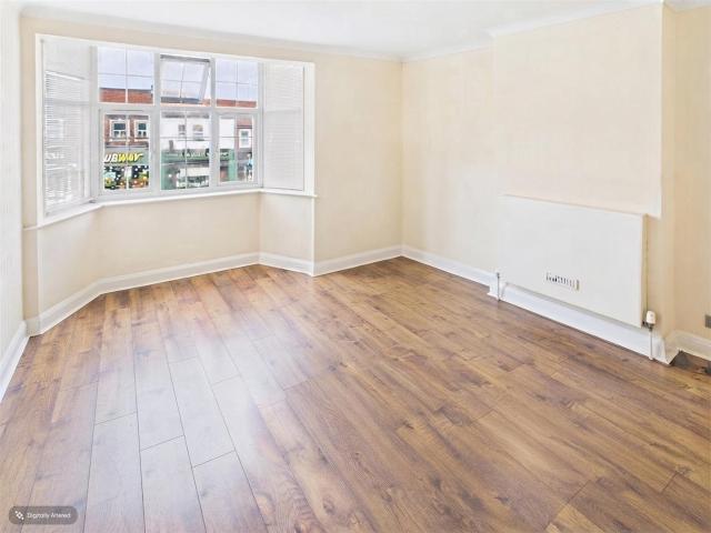 apartment in Watford Way, London, NW4 3JJ