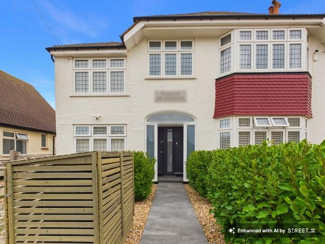 apartment in Wallace Avenue, Worthing, BN11