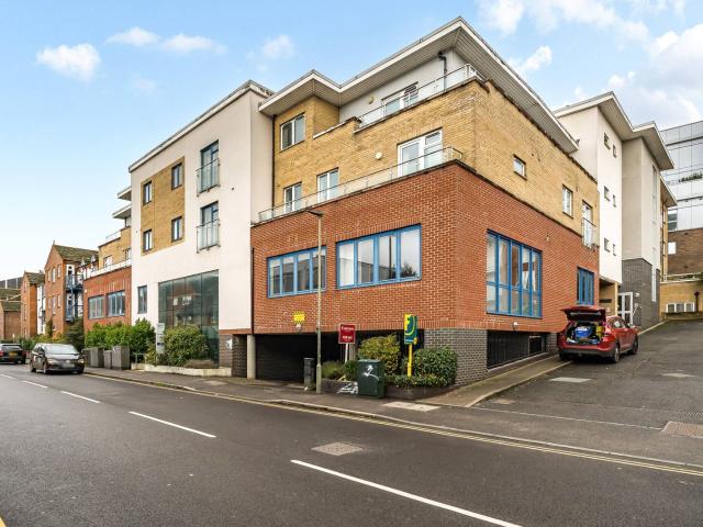 apartment in Walnut Tree Close