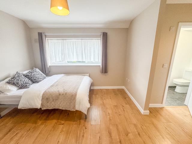 apartment in Warbank Crescent