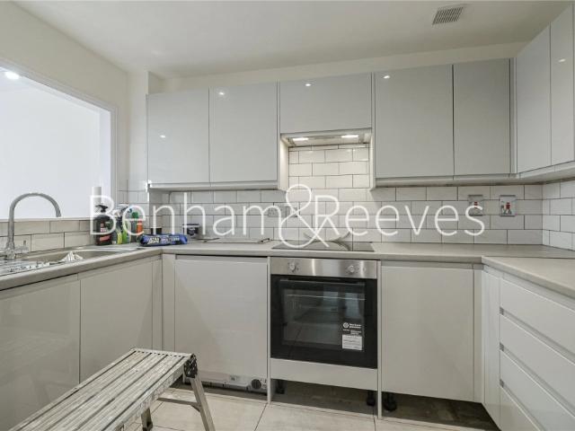 apartment in Wards Wharf Approach, London, E16