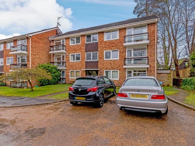 apartment in Weybridge