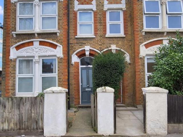 Apartment In Werndee Road, London Se25