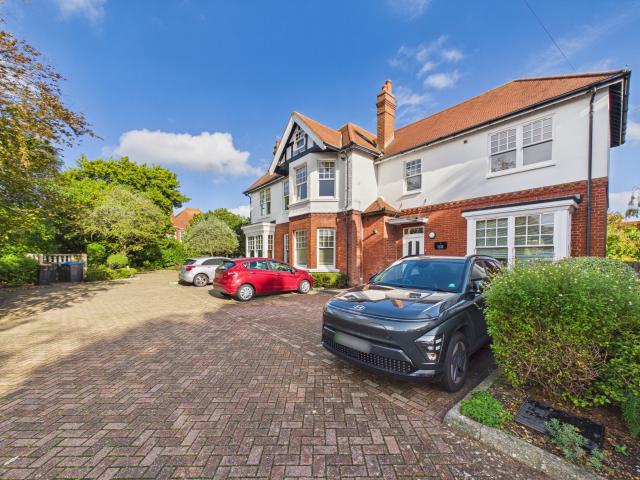 apartment in West Avenue, Camber House, BN11