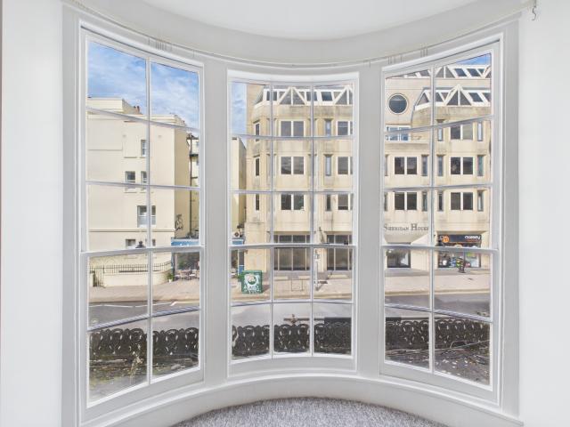 apartment in Western Road, Hove, BN3