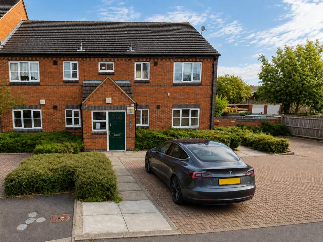 apartment in Westleigh close NN1