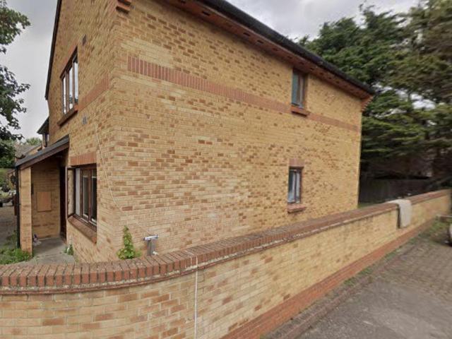 Apartment In Wharf Road, Grays Rm17