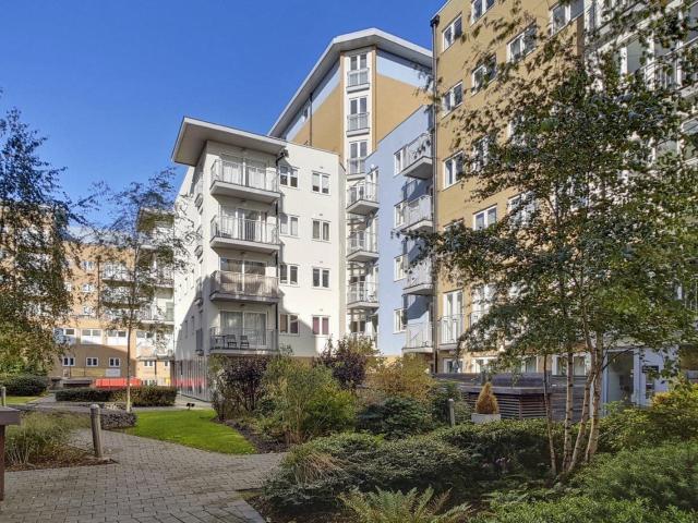 apartment in Whitestone Way, Croydon