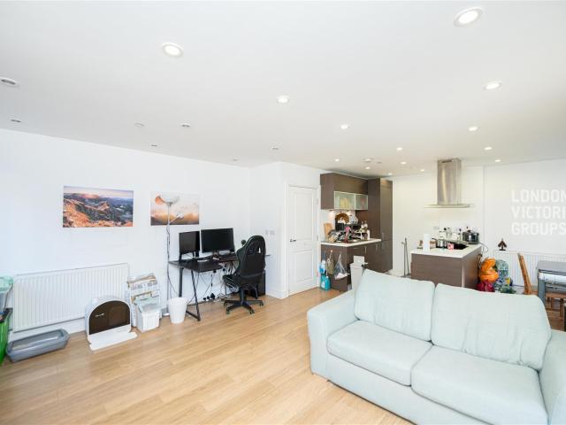 apartment in Wilson Tower, 16 Christian Street, London