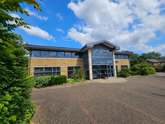 Apartment In Wycombe Lane, Wooburn Green Hp10
