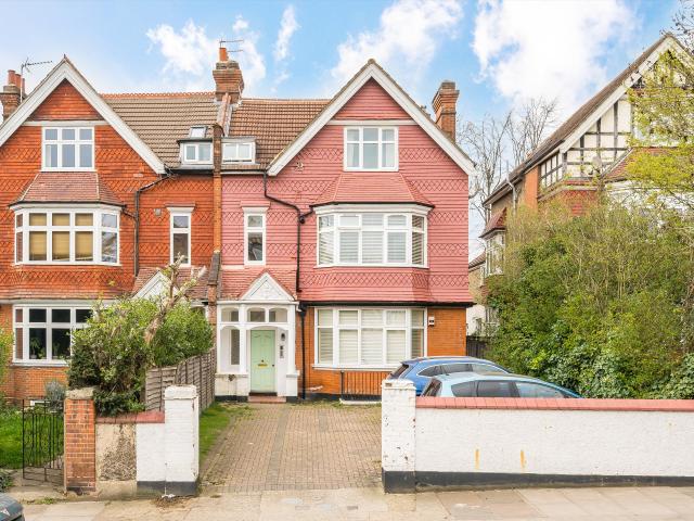 apartment in Tooting Bec Gardens,, SW16