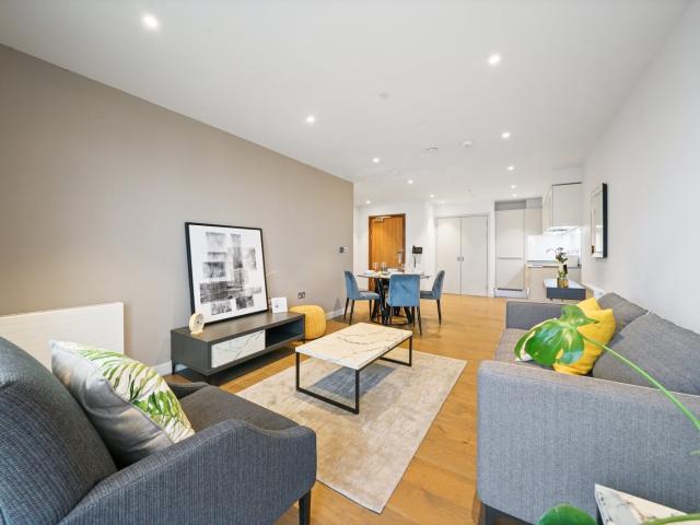 apartment in Tantallon House, London, SE1 6TJ