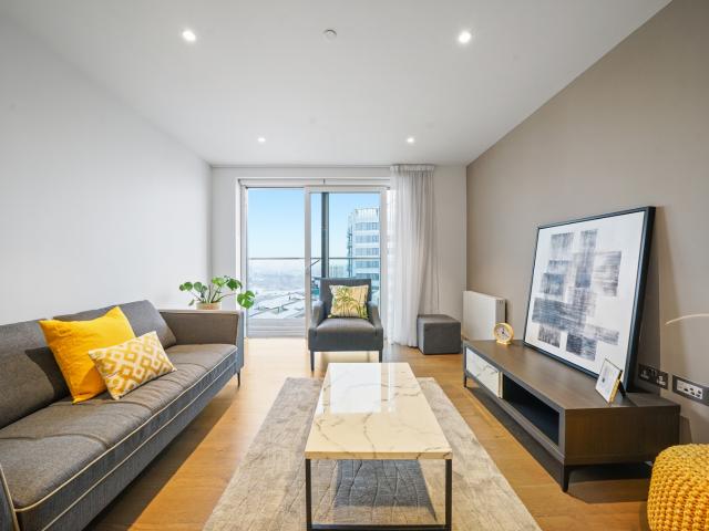 apartment in Tantallon House, London, SE1 6TJ