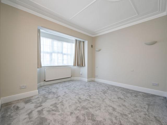 apartment in Templars Avenue