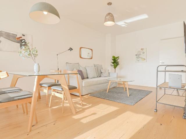 Apartment in the middle of the Media Harbor with a sunny balcony, Dusseldorf Amsterdam Apartments for Rent