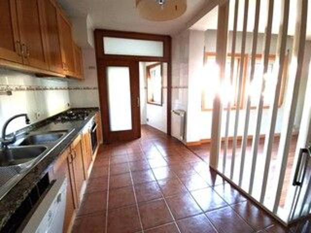 Apartment in the center 3 bedrooms for rent São João da Madeira fireplace, marquee, kitchen, garage, boiler
