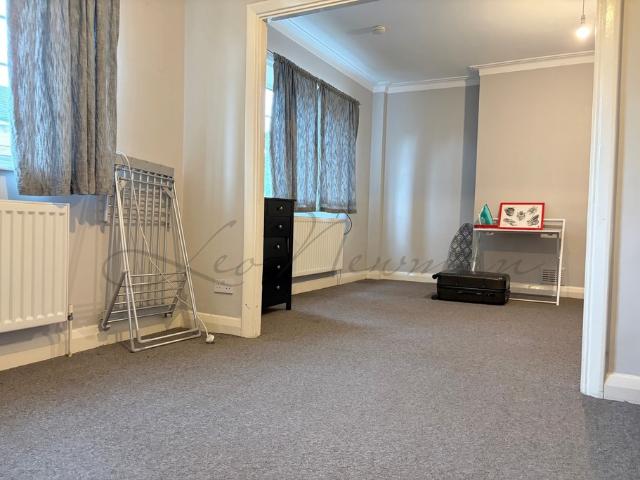 apartment in The Drive, London, E18