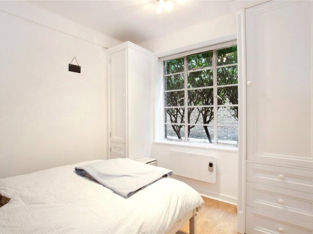 apartment in The Grampians, Brook Green, W6