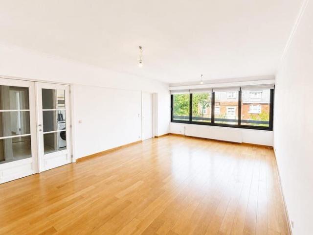 Apartment in the heart of a residential area in Forest