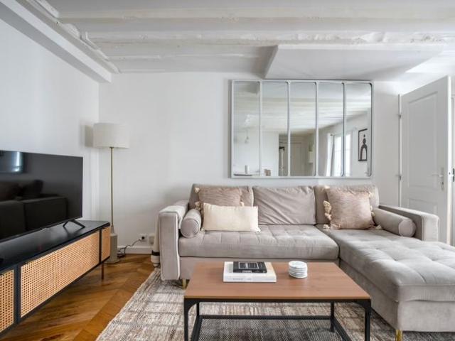 Apartment in the heart of the 9th near Rue des Martyrs, Paris Amsterdam Apartments for Rent