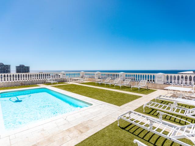 Apartment in the sought after Versailles