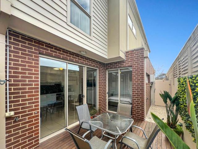 Apartment in the very best of locations / $575 per week / UTILITIES INCLUDED