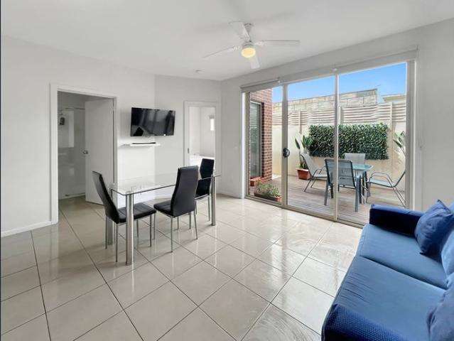 Apartment in the very best of locations / $595 per week / UTILITIES INCLUDED