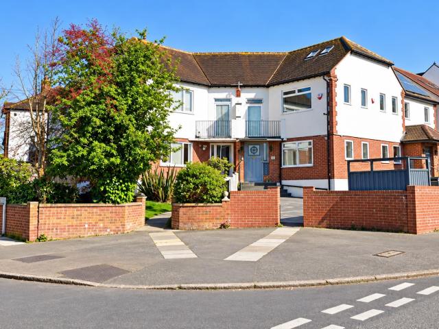 Apartment In Thornsbeach Road, London Se6