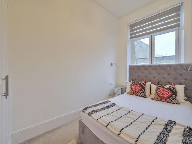 apartment in Trebovir Road