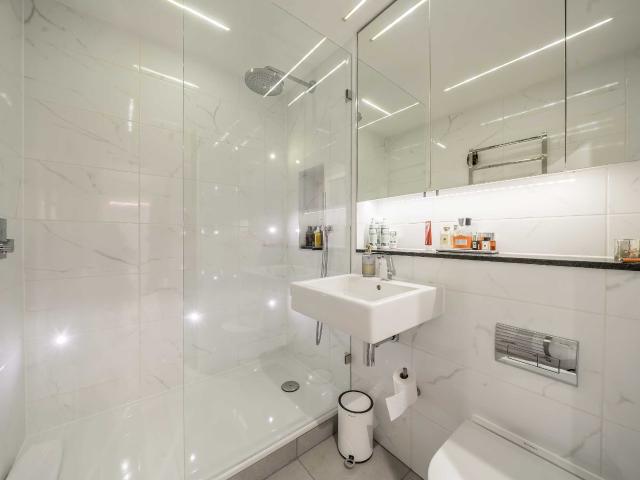 apartment in Upper Ground, Upper Ground, SE1