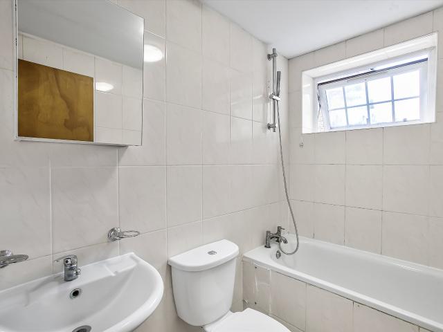 apartment in Uxbridge Road,, W12