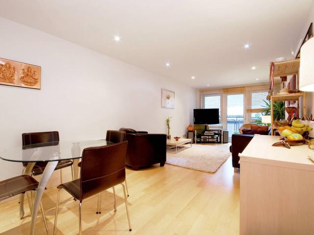apartment in Vauxhall Bridge Road