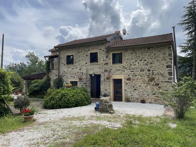 Apartment in Via Campagna Pulica, Fosdinovo for 339 m² with 5 bedrooms