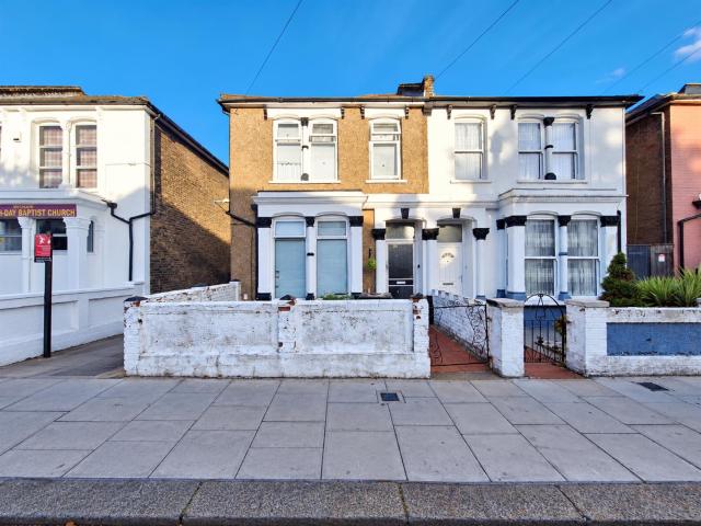 Apartment In Vicarage Road, London N17
