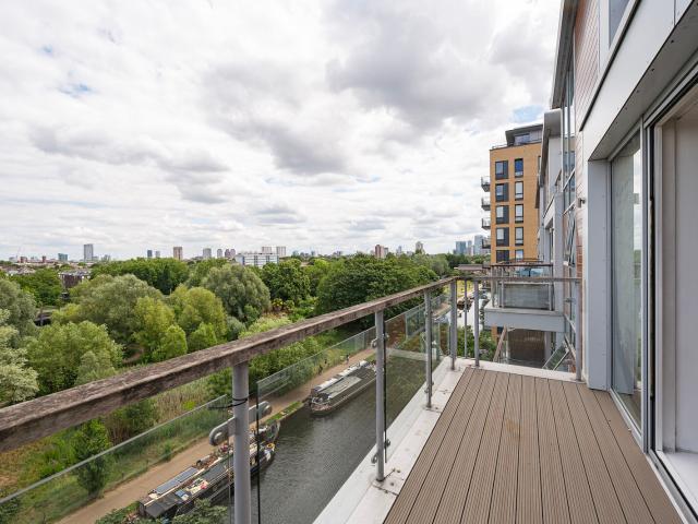 apartment in Victoria Wharf, Palmers Road