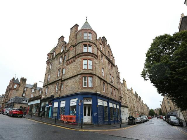 apartment in Yeaman Place, Flat 3F2 Polwarth, Edinburgh, EH11