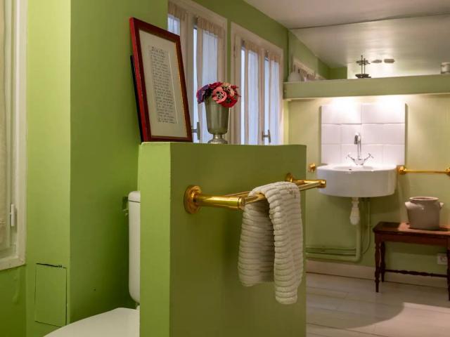 Apartment on 2 Floors in the Heart of 7th Paris, Paris Amsterdam Apartments for Rent