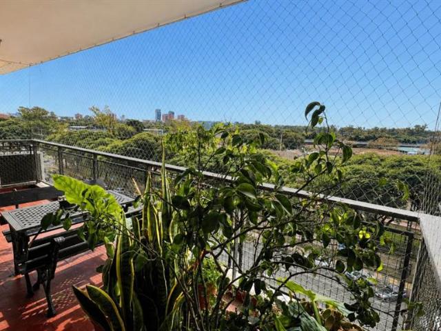 Apartment on Av. del Libertador with exceptional views 4 main rooms