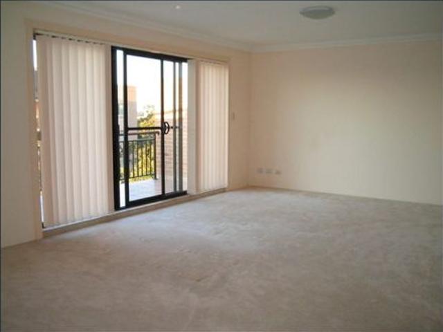 Apartment on the top floor with distant views!