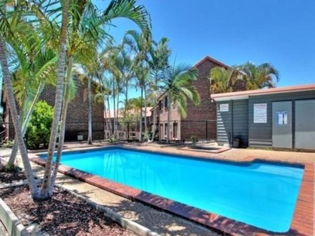Apartment Located Logan Central, walk to Shopping Center and Bus Station