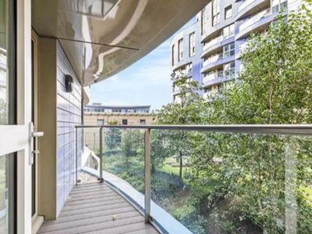 Apartment London England 105509721