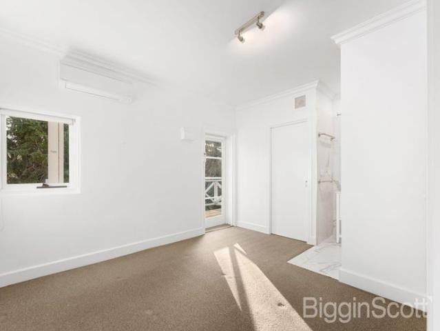 APARTMENT LIVING ON LAKE DAYLESFORD
