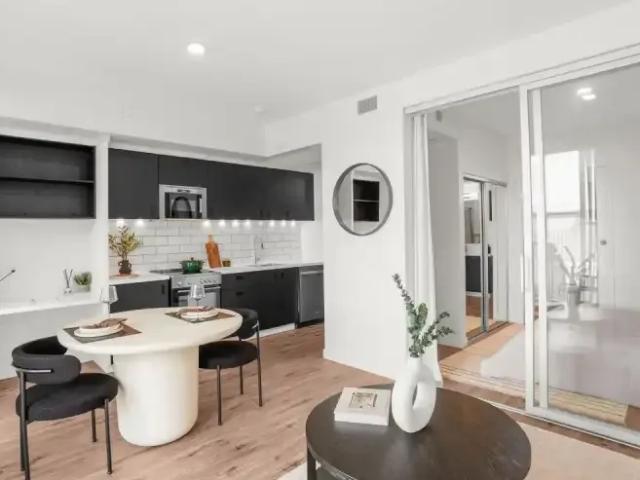 Apartment Lucan ON 100668667