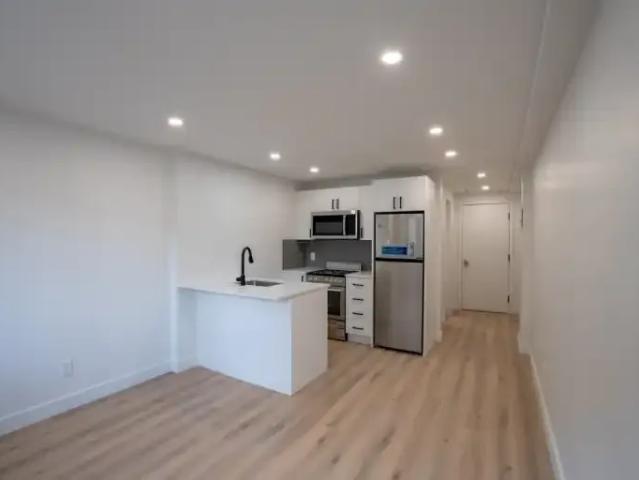 Apartment Montreal QC 105135324