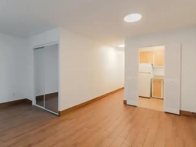 Apartment Montreal QC 100330060