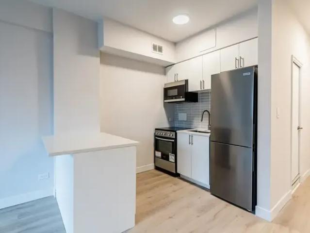 Apartment Montreal QC 92350508